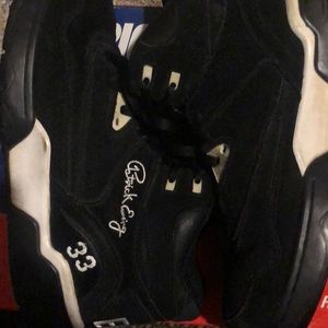 Ewing Guard Black/White